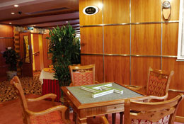 Many foreign guests have alreay known how to play mahjong on the Cruise. Do you want to join them?